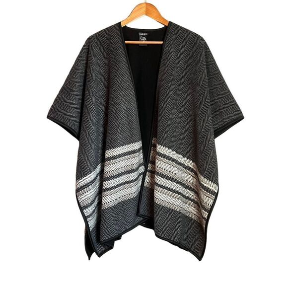 Nicole Miller fleece poncho. One size - Picture 1 of 8